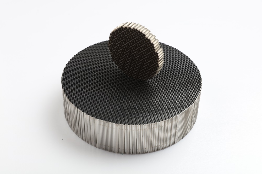 Round metal honeycomb core