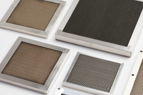 Electromagnetic shielding vent with dense waveguide structure designed for high shielding effectiveness