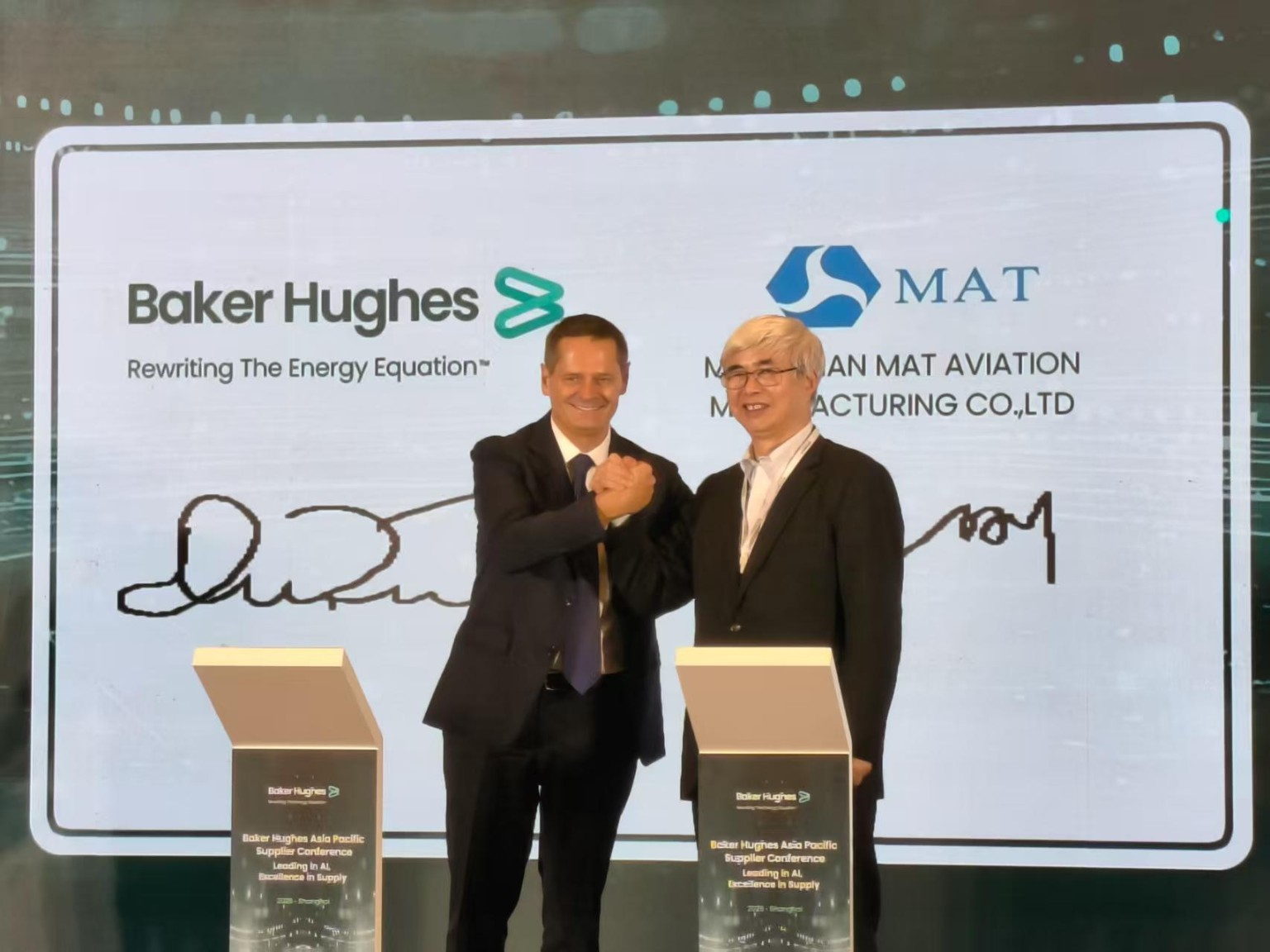 MAT Aviation and Baker Hughes representatives at the agreement signing during the Baker Hughes Asia Pacific Supplier Conference in Shangha